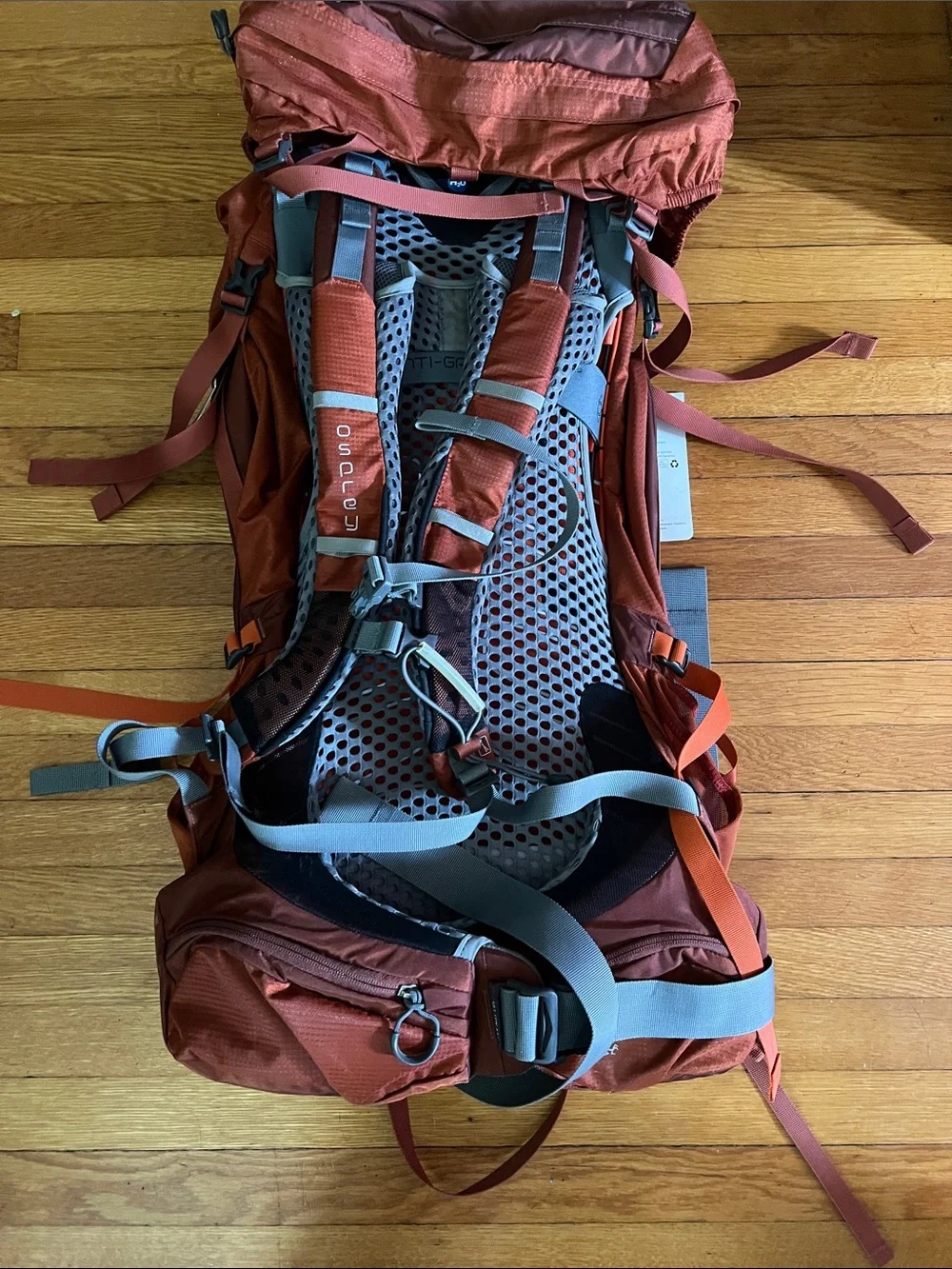 OSPREY Atmos 65 AG Backpack in rust and burgundy